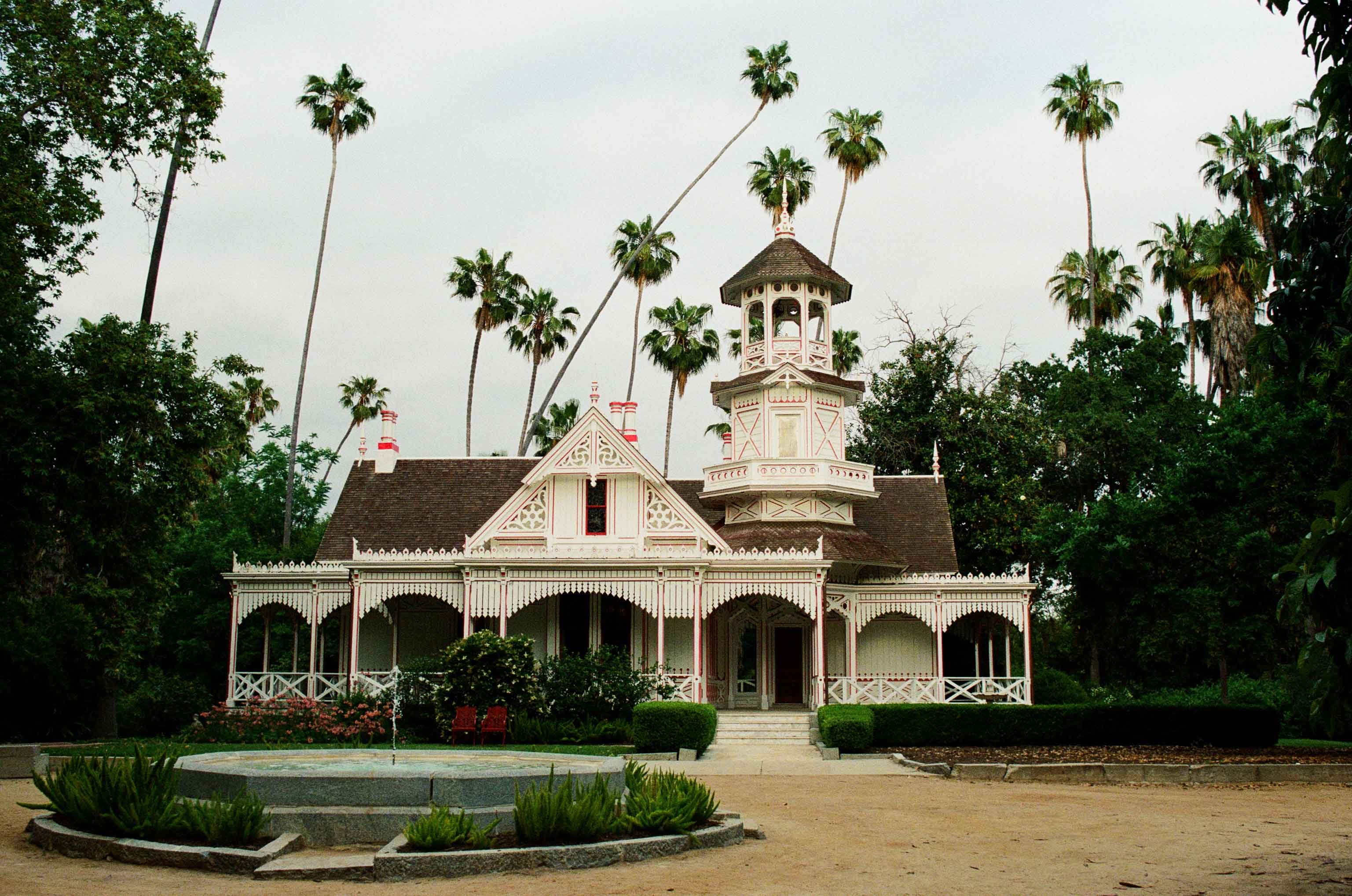 Architecture photograph of Queen Anne's Cottage.